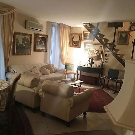 The Trip House - Between The Center And The Sea - Free Wifi And Jacuzzi カターニア エクステリア 写真