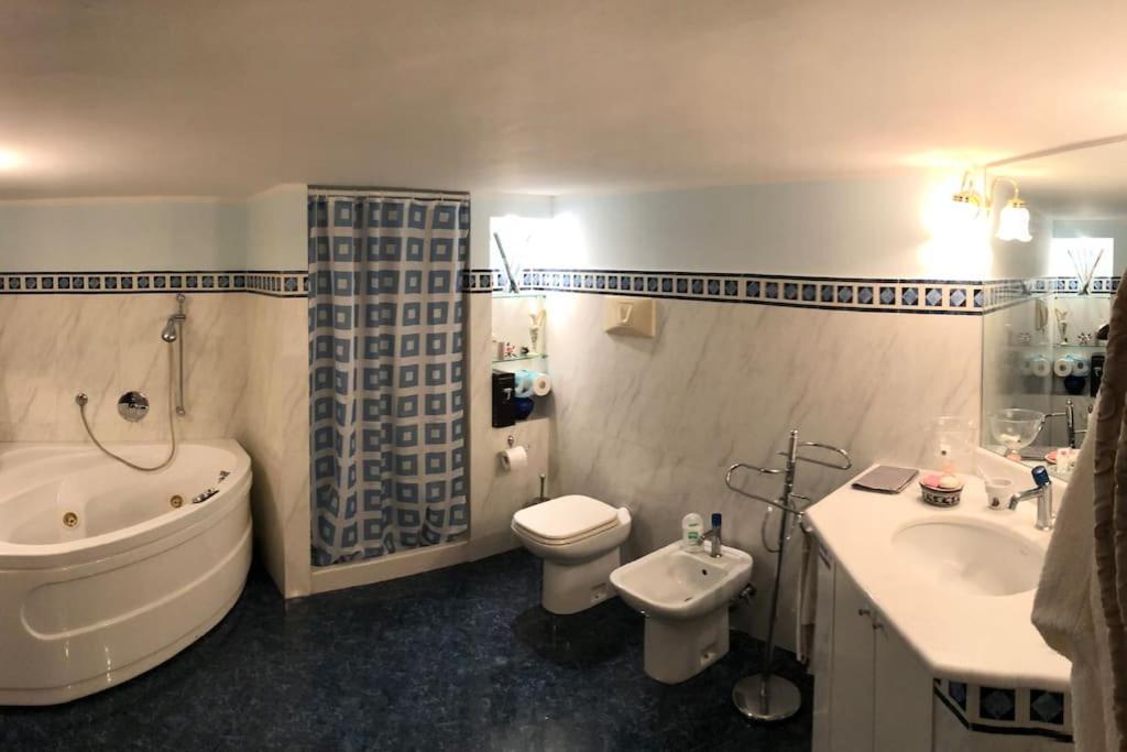 The Trip House - Between The Center And The Sea - Free Wifi And Jacuzzi カターニア エクステリア 写真